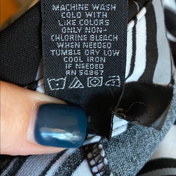 🌺BOGO🌺 Express Striped dress-work or play! - Picture 5 of 5